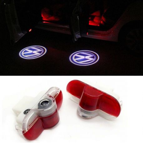 Einstiegs-LED, quattro Für Fahrzeuge mit serienmäßiger Einstiegsbeleuchtung  LED. Logo: quatt, Innenausstattung